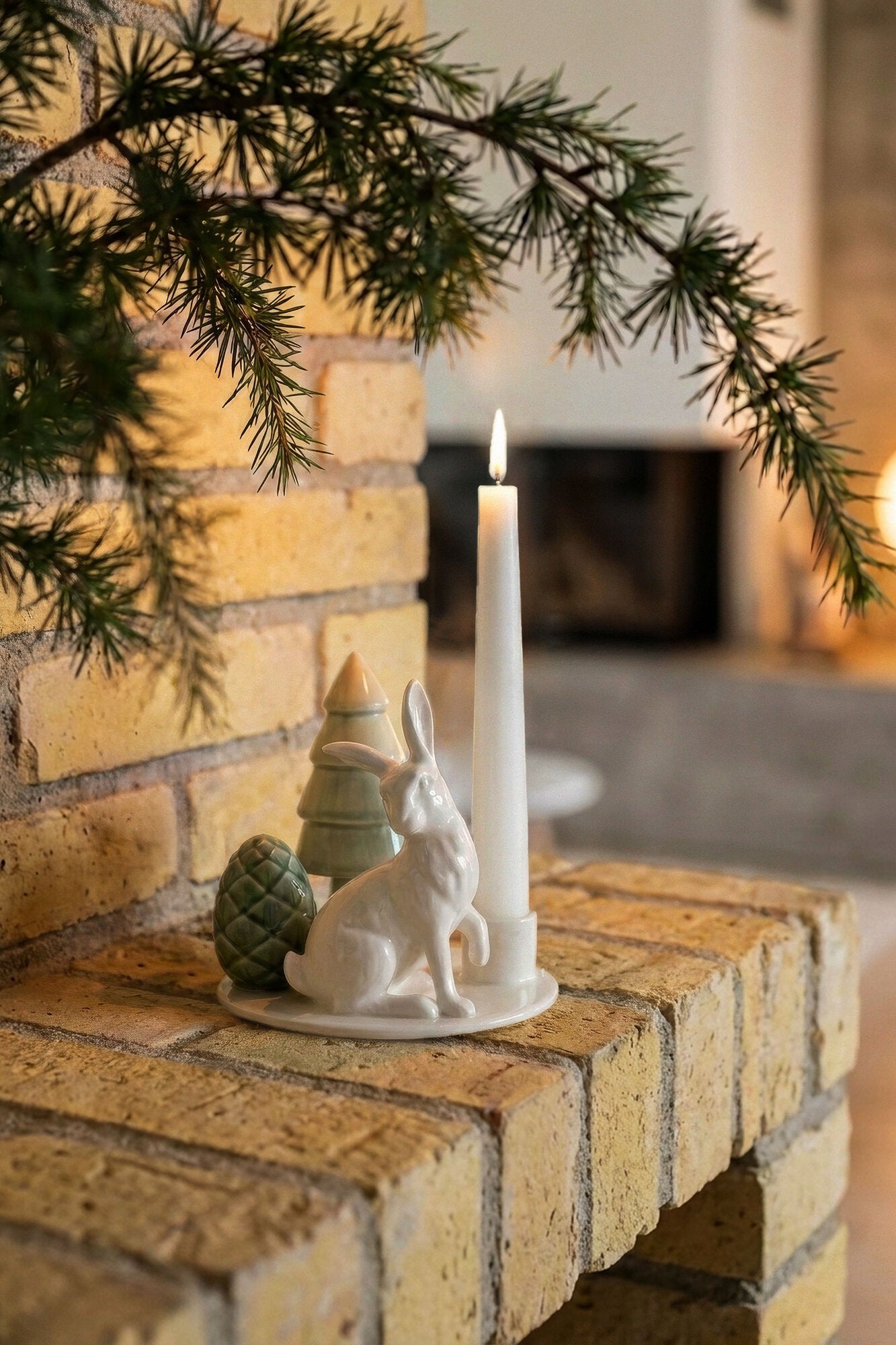 Winter Stories Curious Hare lysestage – hvid og grøn